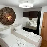 Aparment In Popular Neighborhood *