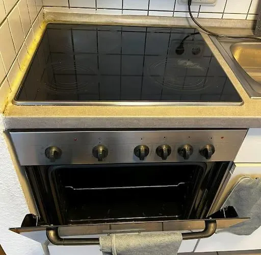 Apartment Aparment In Popular Neighborhood *