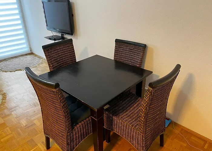 Aparment In Popular Neighborhood *